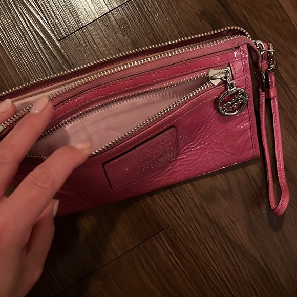 Coach Poppy Wristlet - Picture 3 of 4